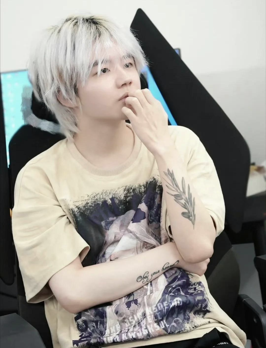 V5轻取WBG,Zeus拿下关键大龙强强对话淘汰赛,让粉丝疯狂欢呼 V5轻取WBG,Zeus拿下关键大龙强强对话淘汰赛,让粉丝疯狂欢呼