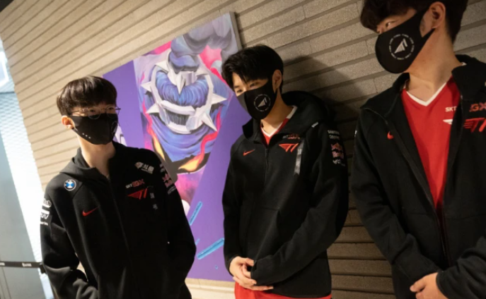 FNC鏖战BRO,Ming关键团战开团秒人宿敌对决小组赛,锁定晋级资格 FNC鏖战BRO,Ming关键团战开团秒人宿敌对决小组赛,锁定晋级资格